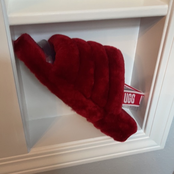 ♥️UGGs - Red Cute! FLUFF Slides - Comfy & Cozy - Picture 11 of 13